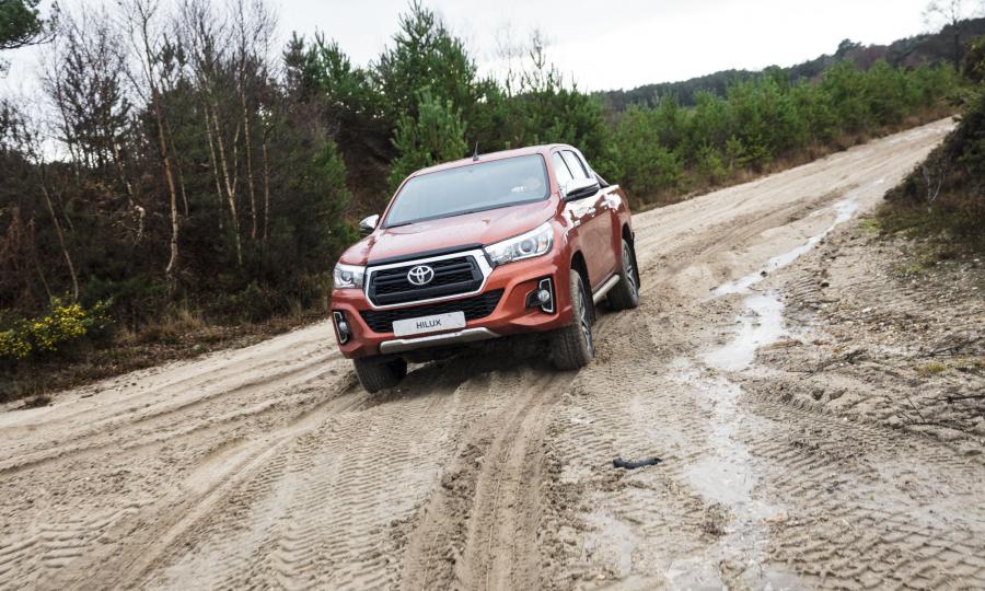  Toyota Hilux 4x4 Special Edition Double Cab 2018 года  (фото 7 из 26)